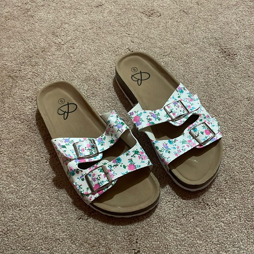 NWOT Sandals